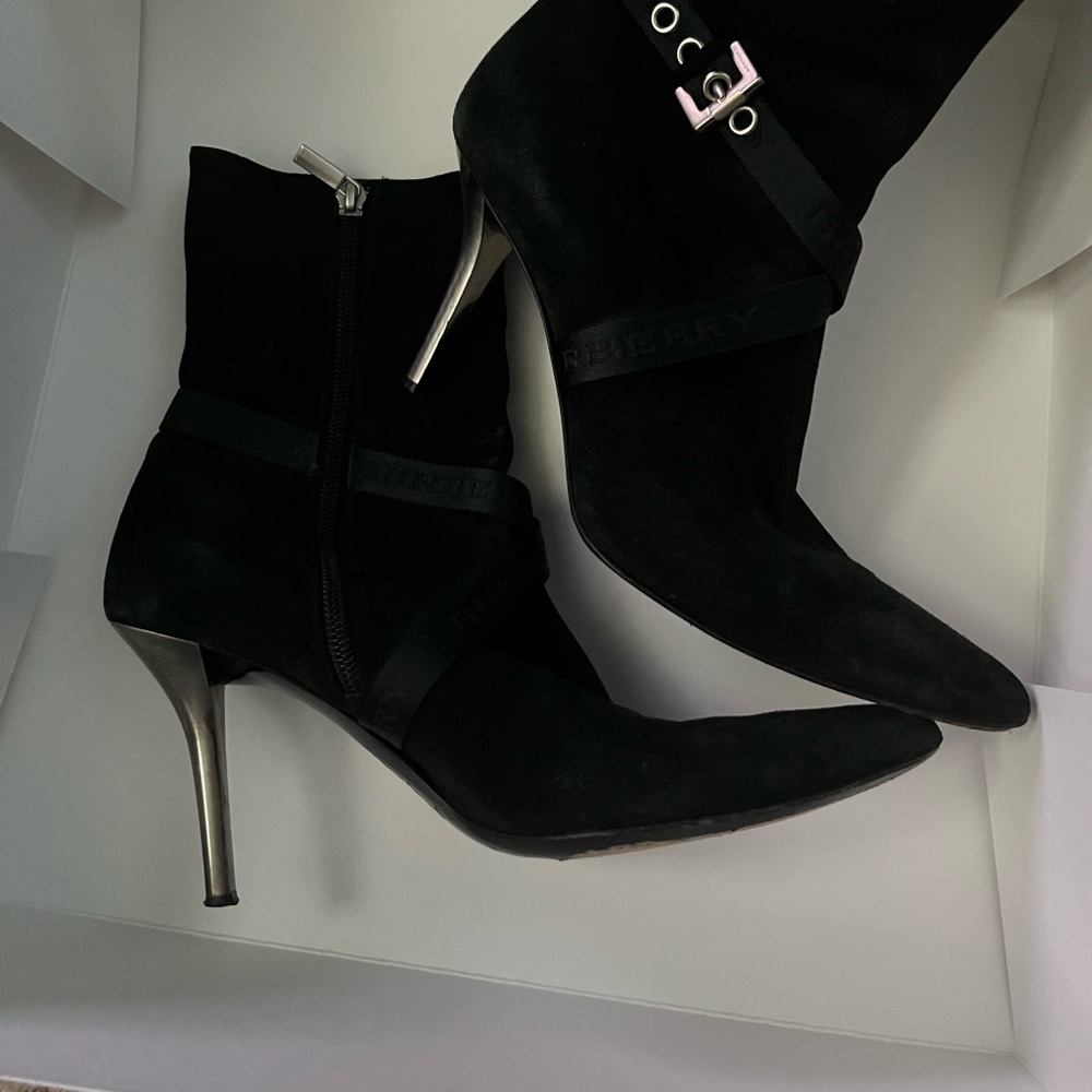 Burberry Woman’s Suede Boots 🖤